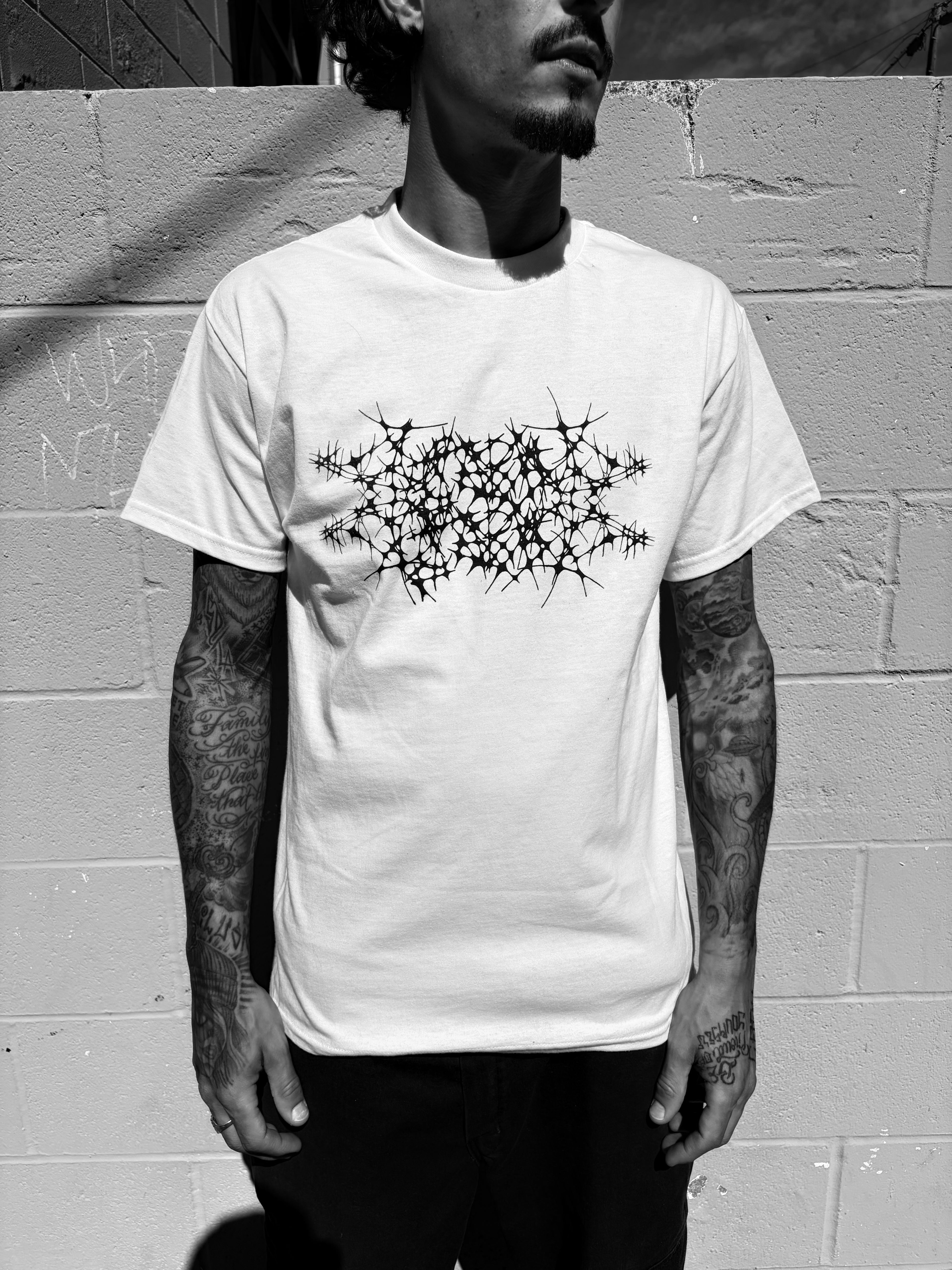 WHITE METAL TEE